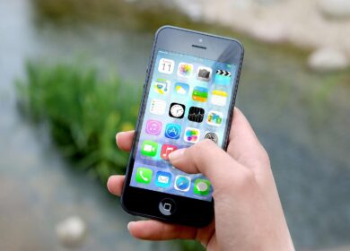 Tela do Celular com Manchas Roxas: Tem Conserto?